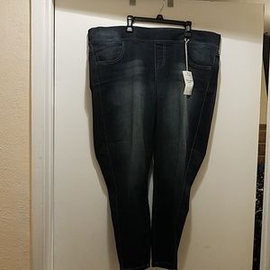 Torrid Lean Crop Jeans, Size 2